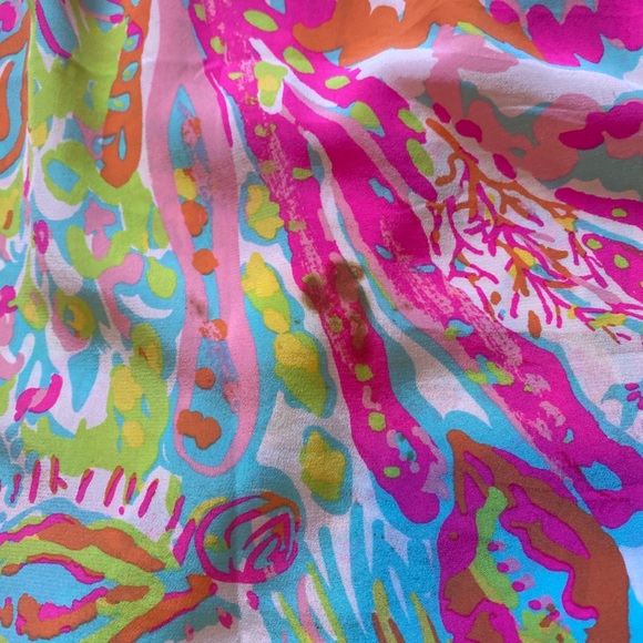 Beautiful Lily blouse size Medium! Selling as is! - Picture 6 of 6